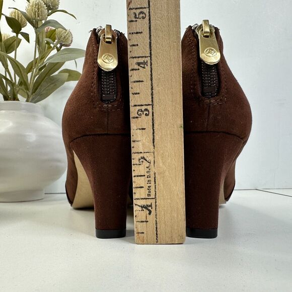 New Adrienne Vittadini Lava Suede Bootie Hazelnut Brown Women 8.5M NWOB Zip Heel - Picture 6 of 9